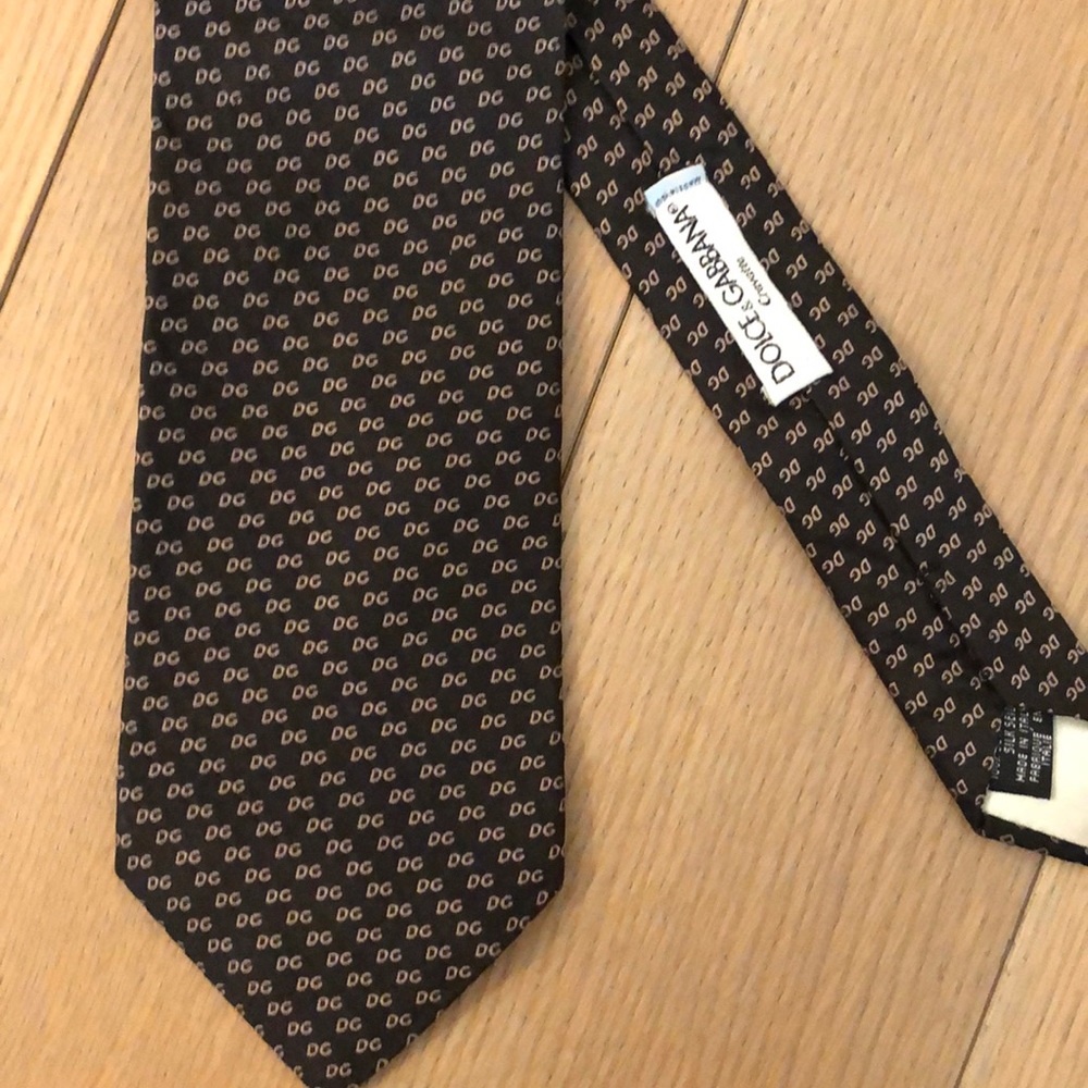 Dolce and gabbana tie